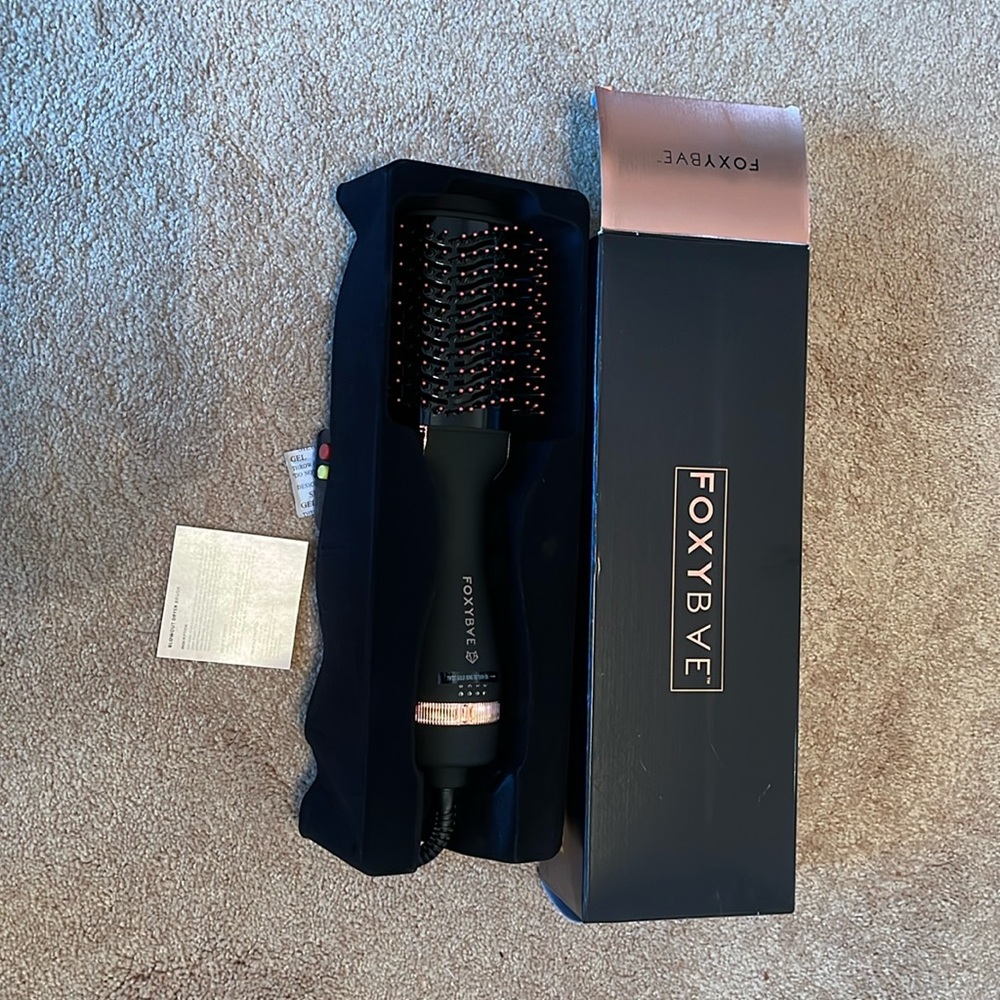 Foxybae blowout dryer brush